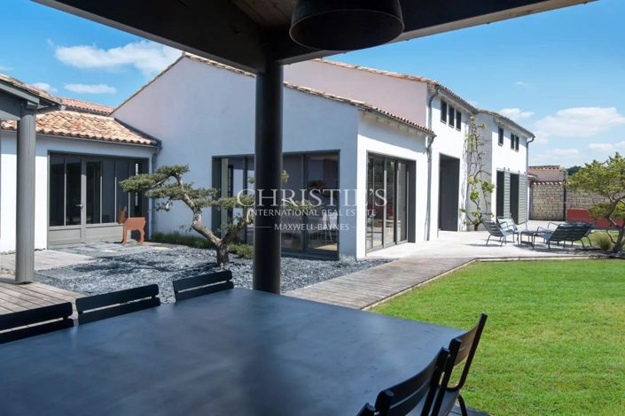 Image No.5-6 Bed House for sale