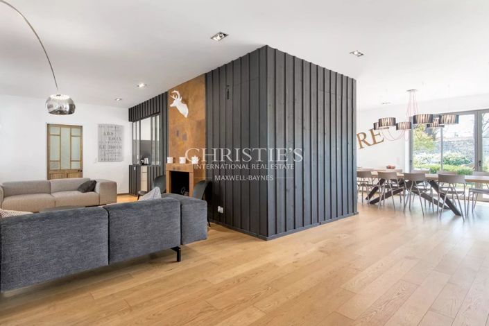 Image No.8-6 Bed House for sale