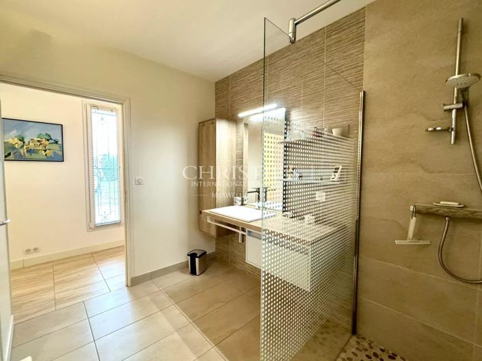 Image No.24-5 Bed House for sale