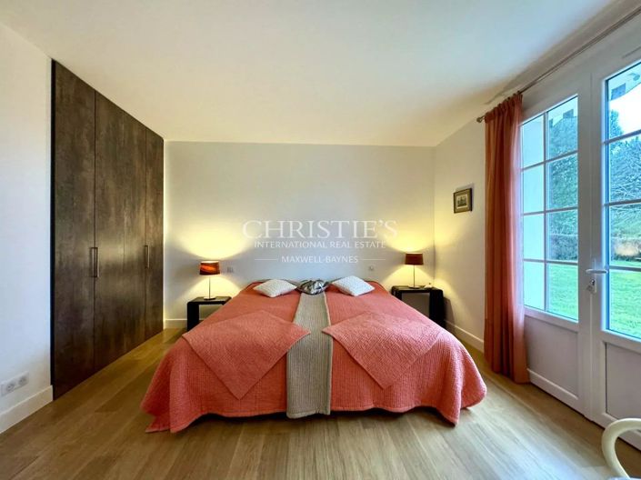 Image No.33-5 Bed House for sale