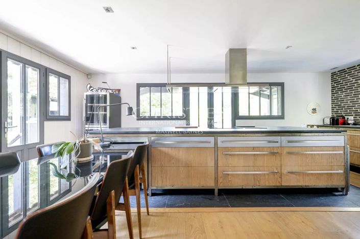 Image No.6-5 Bed House for sale