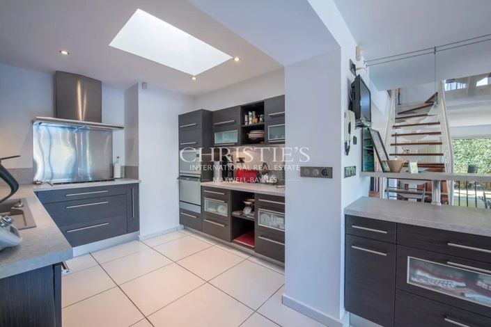 Image No.7-4 Bed House for sale