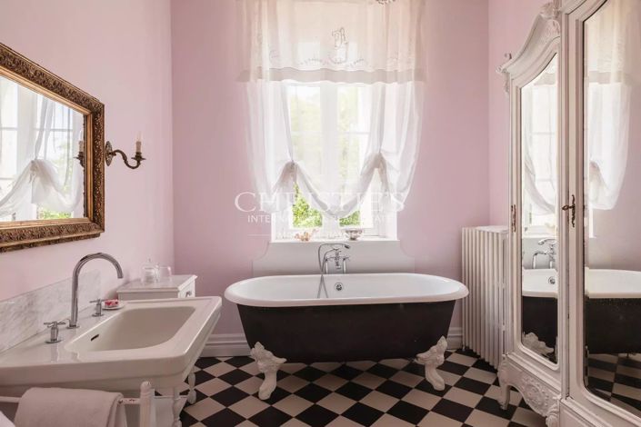 Image No.19-7 Bed House for sale