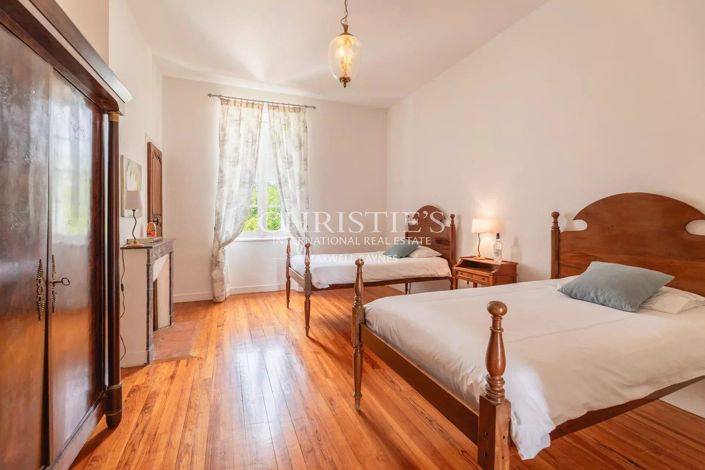 Image No.22-7 Bed House for sale