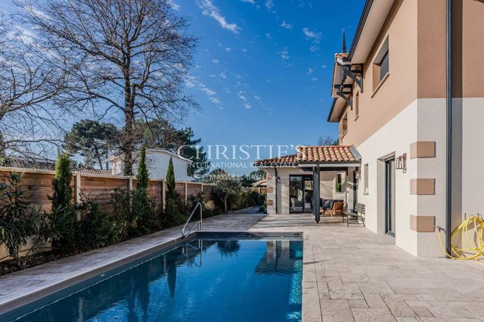 Image No.2-4 Bed House for sale