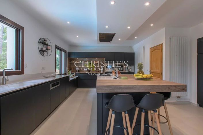 Image No.4-5 Bed House for sale