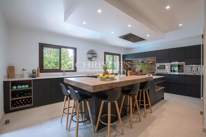 Image No.5-5 Bed House for sale