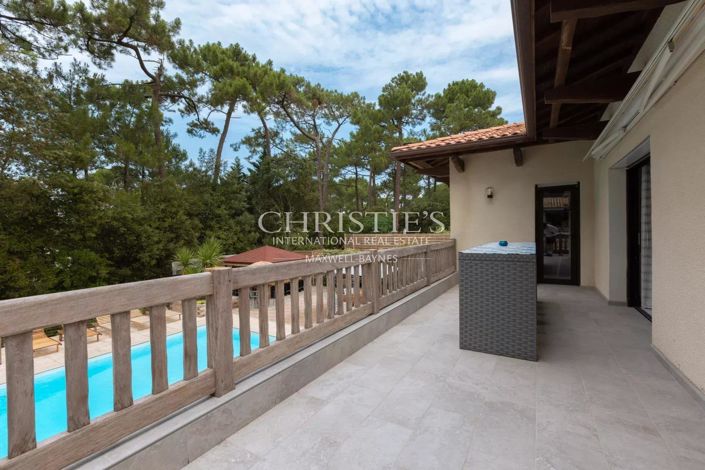 Image No.5-5 Bed House for sale