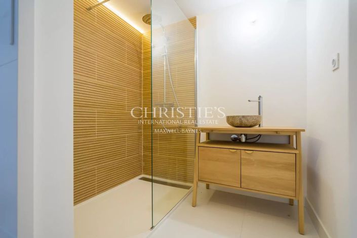 Image No.10-3 Bed House for sale