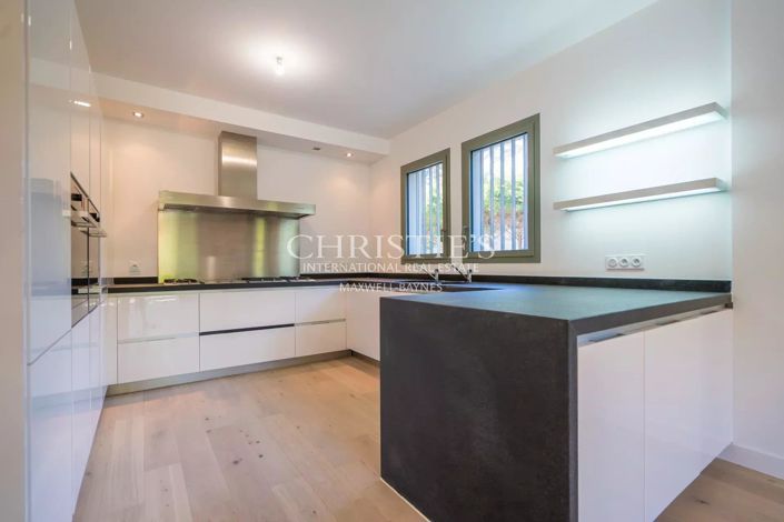 Image No.3-3 Bed House for sale