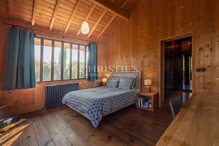 Image No.6-5 Bed House for sale