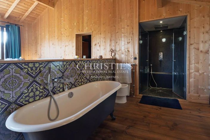 Image No.7-5 Bed House for sale