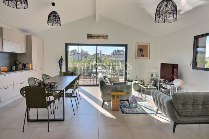 Image No.3-4 Bed House for sale