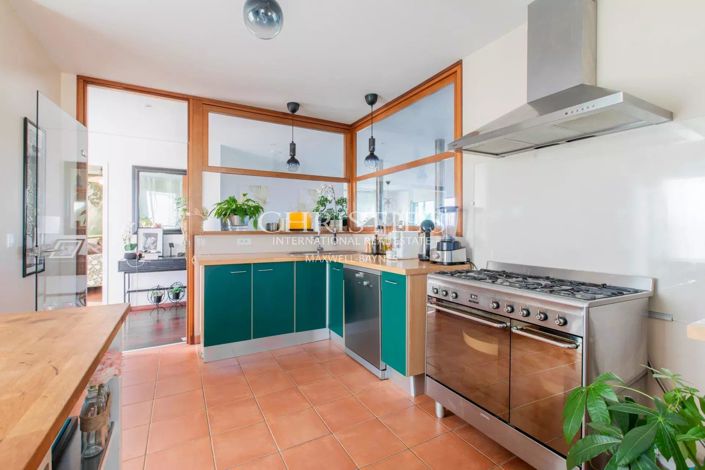 Image No.8-5 Bed House for sale