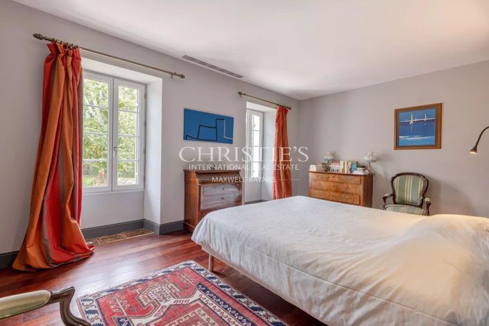 Image No.18-6 Bed House for sale