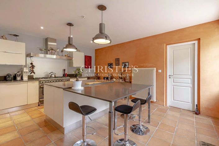 Image No.22-6 Bed House for sale