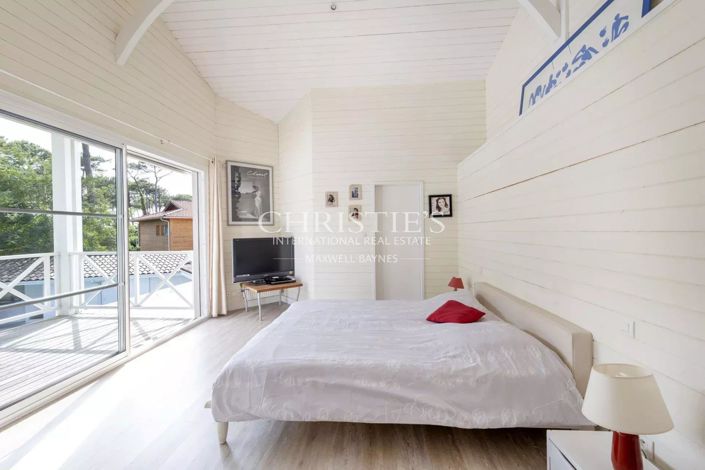 Image No.7-6 Bed House for sale