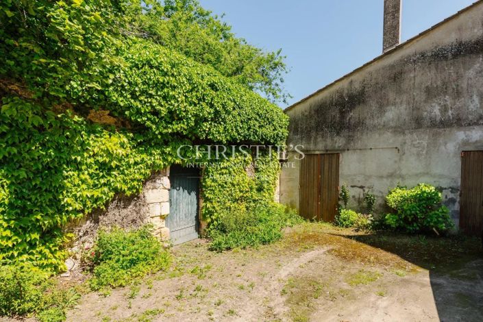 Image No.8-6 Bed House for sale