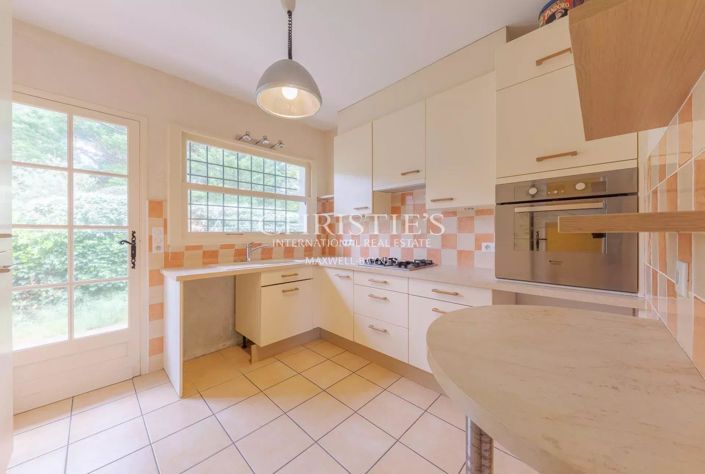 Image No.5-5 Bed House for sale