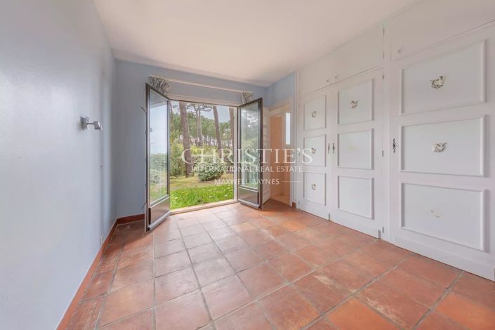 Image No.6-5 Bed House for sale