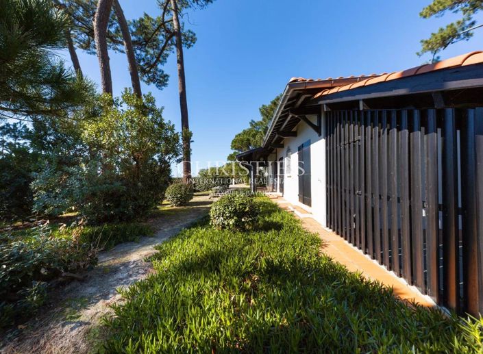 Image No.8-5 Bed House for sale