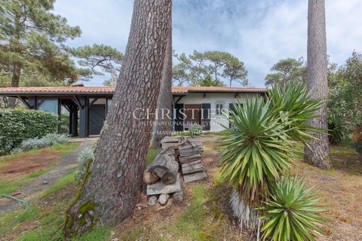 Image No.9-5 Bed House for sale