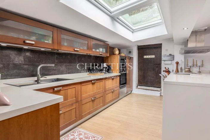 Image No.20-5 Bed House for sale