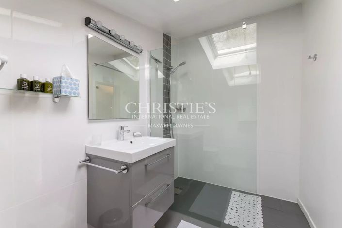 Image No.30-5 Bed House for sale