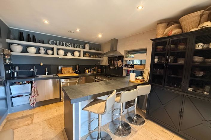 Image No.10-3 Bed House for sale