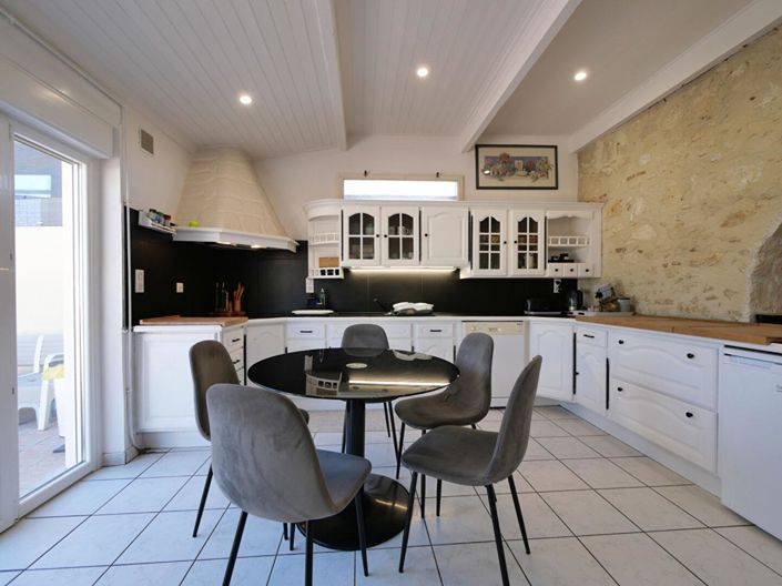 Image No.10-6 Bed House for sale