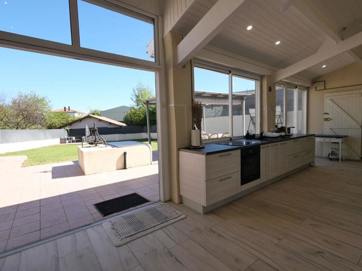 Image No.5-6 Bed House for sale