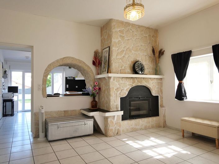 Image No.8-6 Bed House for sale