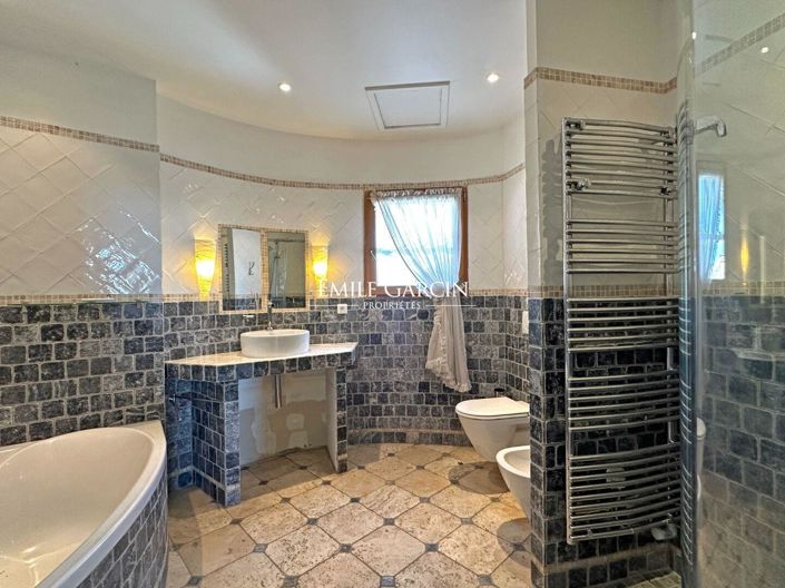 Image No.10-4 Bed House for sale