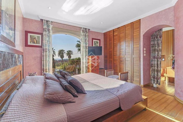 Image No.7-7 Bed House for sale