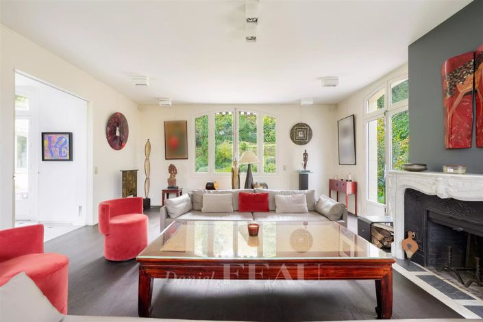 Image No.10-6 Bed House for sale