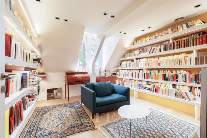 Image No.18-6 Bed House for sale