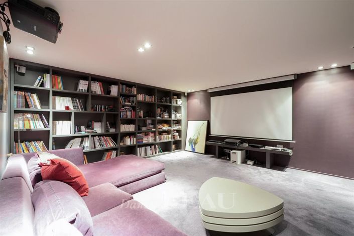 Image No.19-6 Bed House for sale