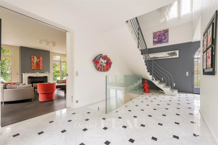 Image No.2-6 Bed House for sale