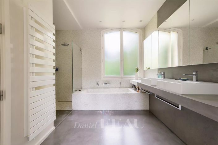 Image No.20-6 Bed House for sale