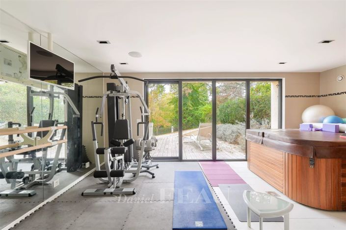 Image No.21-6 Bed House for sale