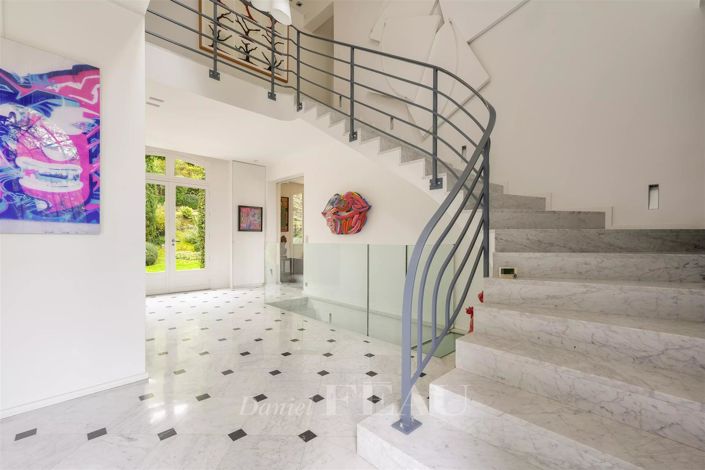 Image No.24-6 Bed House for sale