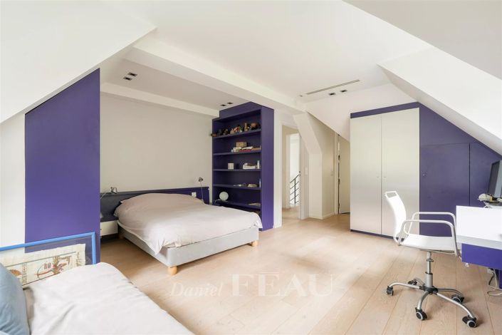 Image No.24-6 Bed House for sale