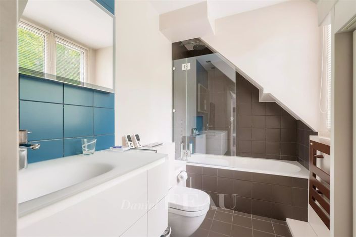 Image No.32-6 Bed House for sale