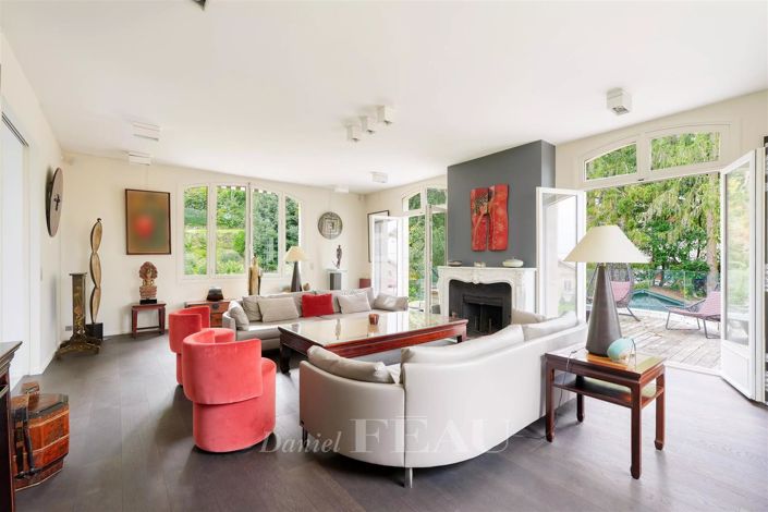 Image No.9-6 Bed House for sale