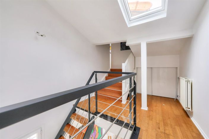 Image No.10-3 Bed House for sale