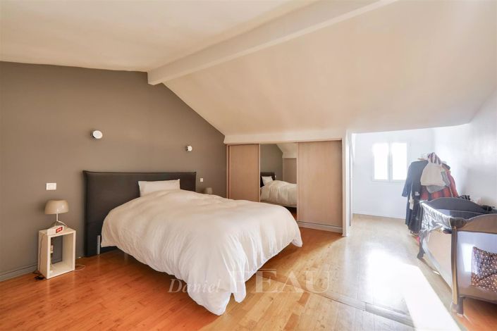 Image No.8-3 Bed House for sale