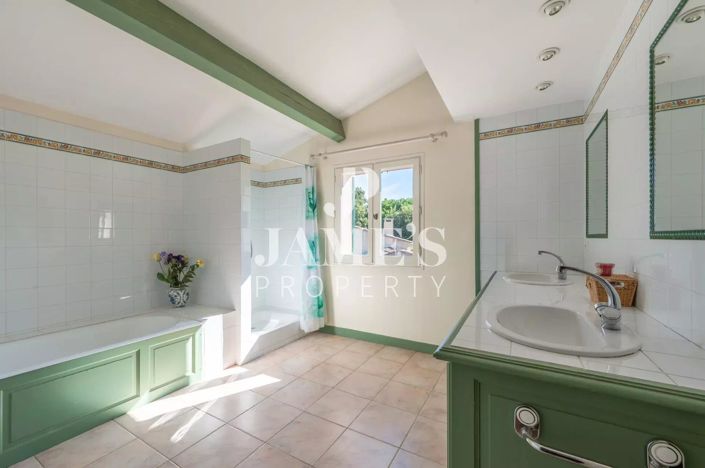 Image No.6-7 Bed House for sale