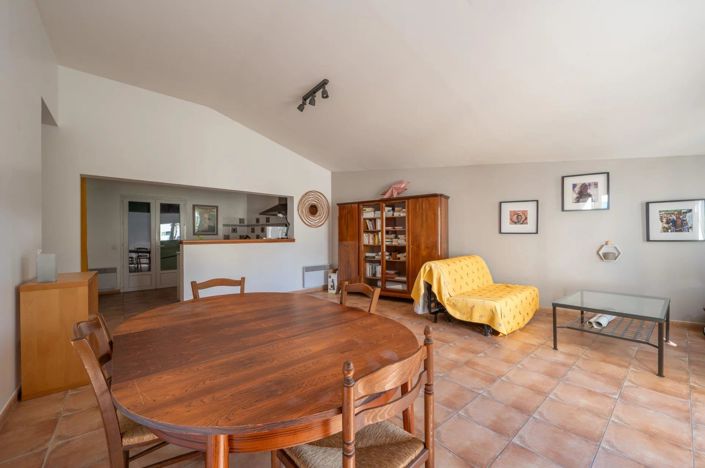 Image No.9-7 Bed House for sale