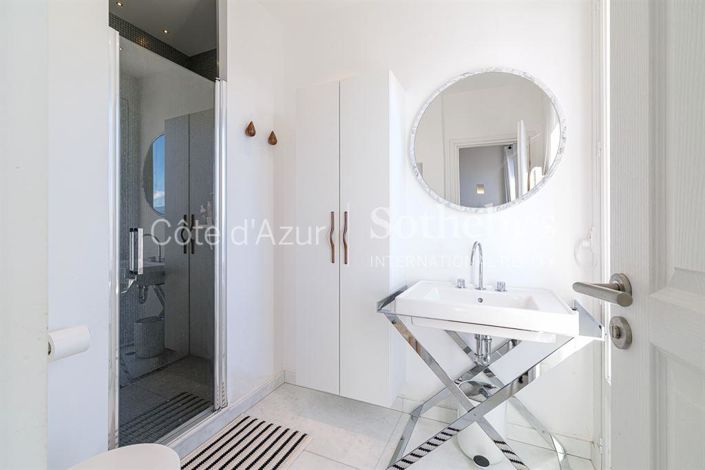 Image No.13-5 Bed Property for sale