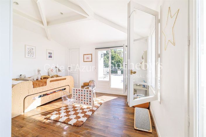 Image No.15-5 Bed Property for sale